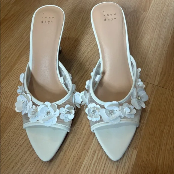 a new day White Floral Pointed Toe Kitten Heels - Picture 2 of 2